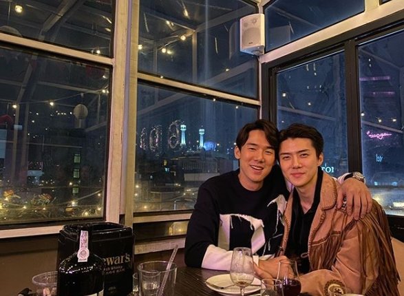 Sehun posted a picture on his SNS on the 3rd with an article entitled Kyo Seok Lee.In the photo, there is a picture of Yoo Yeon-seok and Sehun who are friendly shouldered. The warm atmosphere of the two people smiling at the camera catches the eye.Sehun and Yoo Yeon-seok have made a connection through Netflix original entertainment You are the perpetrator.Since then, Sehun has been a part-time student at TVN entertainment Coffee Friends, where Yoo Yeon-seok appeared, and has been a special acquaintance with coffee tea on the set.On the other hand, the group EXO to which Sehun belongs is releasing the regular 6th album OBSESSION on the 27th of last month.Yoo Yeon-Seok is in the midst of filming TVN Drama Spicy Doctor scheduled to air in 2020.