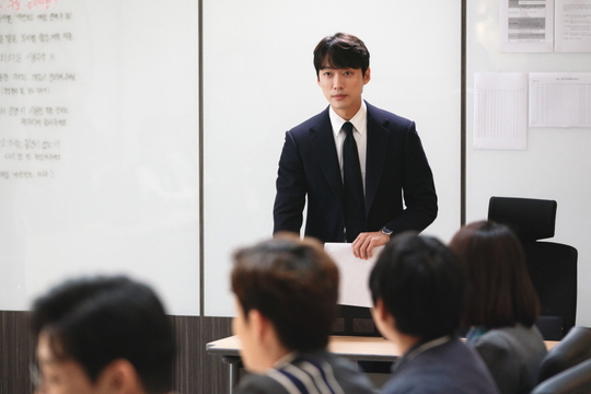 The first presentation of the new director of Stove League was released.SBSs new Golden Globe (playplayplay by Lee Shin-hwa/director Jung Dong-yoon/Produced Gil Pictures), which is scheduled to be broadcast on December 13, is a hot winter story about the head of the new team, who is in the last place where even the tears of fans are dry, preparing for an extraordinary season.Namgoong Min was the new head of the first-class manufacturing team, Baek Seung-soo, the only woman in Korea, Lee Se-young, the youngest operating team leader, and Jo Byung-gyu, who were called parachutes because of their wealthy family.Lee Joon-hyuk is the Dreams Scout Team Team Team Team Team Team Team Team Team Team Team Team Team Team Team Team Team Team Team Team Team Team Team Team Team Team Team Team Team Team Team Team Team Team Team Team Team Team Team Team Team Team Team Team Team Team Team Team Team Team Team Team Team Team Team Team Team Team Team Team Team Team Team Team Team Team Team Team Team Team Team Team Team Team Team Team Team Team Team Team Team Team Team Team Team Team Team Team Team Team Team Team Team Team Team Team Team Team Team Team Team Team Team Team Team Team Team Team Team Team Team Team Team Team Team Team Team Team Team Team Team Team Team Team Team Team Team Team TeamIn this regard, the scene of the first presentation of the new chief, which is gathering in a serious atmosphere with all of Namgoong Min - Park Eun-bin - Jo Byung-gyu - Lee Joon-hyuk - Golden Harvest with - Kim Do-hyun - Park Jin-woo, was captured.In the drama, Baek Seung-soo (Namgoong Min), the new head of the team, is presenting against the big-boned fronts in Dreams.Baek Seung-soo, the first maker, is setting up the front desk and watching the first presentation on the new strategy.In particular, Baek Seung-soo released the analyzed data with a chic expression as a liquidation water, and then he smiled with a confident expression.On the other hand, with the passionate operation team leader Lee Se-young (Park Eun-bin), the front gin expresses the complex mind of each person and shows the opposite appearance.An angry Lee Se-young jumped up and put his hand up to his waist, one Jae Hee (Jo Byung-gyu) put his arms across his chest and a straight expression, and Lee Joon-hyuk sighed with frustration.In the appearance of Lim Mi-sun (Golden Harvest with) with an absurd expression, Yukyung-taek (Kim Do-hyun), who looks around and around, and Byun Chi-hoon (Park Ji-hoon), who showed annoyance, he is guessing the confrontation with Baek Seung-soo, the new head of the team.Attention is focusing on whether Baek Seung-soo, the new head of the team, will be able to implement a winning strategy with fronts showing signs of a half-time.The scene of the first presentation of the new head of the team in a bloody atmosphere was filmed in Paju, Gyeonggi Province in November.As the front desks were the first to gather together, the actors greeted with a bright smile as they entered the scene.Moreover, the atmosphere maker Lee Joon-hyuks youthful jokes and witty humor raised the atmosphere of the scene, and all the actors started laughing and laughing.The filming proceeded smoothly as the senior and junior actors cared for each other, and despite the first filming of the Dreams fronts in one place, the filming was successfully completed in a warm atmosphere, boasting of the strongest teamwork.Park Su-in