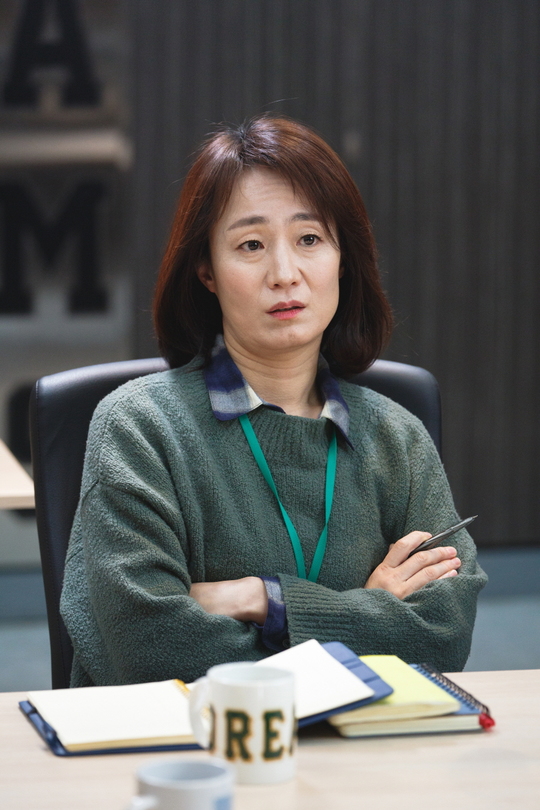 The first presentation of the new director of Stove League was released.SBSs new Golden Globe (playplayplay by Lee Shin-hwa/director Jung Dong-yoon/Produced Gil Pictures), which is scheduled to be broadcast on December 13, is a hot winter story about the head of the new team, who is in the last place where even the tears of fans are dry, preparing for an extraordinary season.Namgoong Min was the new head of the first-class manufacturing team, Baek Seung-soo, the only woman in Korea, Lee Se-young, the youngest operating team leader, and Jo Byung-gyu, who were called parachutes because of their wealthy family.Lee Joon-hyuk is the Dreams Scout Team Team Team Team Team Team Team Team Team Team Team Team Team Team Team Team Team Team Team Team Team Team Team Team Team Team Team Team Team Team Team Team Team Team Team Team Team Team Team Team Team Team Team Team Team Team Team Team Team Team Team Team Team Team Team Team Team Team Team Team Team Team Team Team Team Team Team Team Team Team Team Team Team Team Team Team Team Team Team Team Team Team Team Team Team Team Team Team Team Team Team Team Team Team Team Team Team Team Team Team Team Team Team Team Team Team Team Team Team Team Team Team Team Team Team Team Team Team Team Team Team Team Team Team Team Team Team Team TeamIn this regard, the scene of the first presentation of the new chief, which is gathering in a serious atmosphere with all of Namgoong Min - Park Eun-bin - Jo Byung-gyu - Lee Joon-hyuk - Golden Harvest with - Kim Do-hyun - Park Jin-woo, was captured.In the drama, Baek Seung-soo (Namgoong Min), the new head of the team, is presenting against the big-boned fronts in Dreams.Baek Seung-soo, the first maker, is setting up the front desk and watching the first presentation on the new strategy.In particular, Baek Seung-soo released the analyzed data with a chic expression as a liquidation water, and then he smiled with a confident expression.On the other hand, with the passionate operation team leader Lee Se-young (Park Eun-bin), the front gin expresses the complex mind of each person and shows the opposite appearance.An angry Lee Se-young jumped up and put his hand up to his waist, one Jae Hee (Jo Byung-gyu) put his arms across his chest and a straight expression, and Lee Joon-hyuk sighed with frustration.In the appearance of Lim Mi-sun (Golden Harvest with) with an absurd expression, Yukyung-taek (Kim Do-hyun), who looks around and around, and Byun Chi-hoon (Park Ji-hoon), who showed annoyance, he is guessing the confrontation with Baek Seung-soo, the new head of the team.Attention is focusing on whether Baek Seung-soo, the new head of the team, will be able to implement a winning strategy with fronts showing signs of a half-time.The scene of the first presentation of the new head of the team in a bloody atmosphere was filmed in Paju, Gyeonggi Province in November.As the front desks were the first to gather together, the actors greeted with a bright smile as they entered the scene.Moreover, the atmosphere maker Lee Joon-hyuks youthful jokes and witty humor raised the atmosphere of the scene, and all the actors started laughing and laughing.The filming proceeded smoothly as the senior and junior actors cared for each other, and despite the first filming of the Dreams fronts in one place, the filming was successfully completed in a warm atmosphere, boasting of the strongest teamwork.Park Su-in