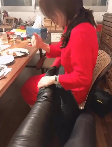 MusicalActor Ock Joo-hyun had a pleasant time with Actor Song Hye-kyo and Cho Yeo-jeong.Ock Joo-hyun posted photos and videos of himself on his personal Instagram account on December 4 with Song Hye-kyo and Cho Yeo-jeong.Ock Joo-hyun in the video is receiving a leg massage from Song Hye-kyo.Ock Joo-hyun, along with the photo, said: The first 18- and 19-year-old we met, and the treasure-like story we had taken out back then kept warm and thought for days.Thank you, my friends.The creator is a beautiful beauty who poured all the beautiful powder for November. The world star is very careful about the leg massage.Im cool, he said, and remembering the time, Why are your hands and feet pretty (Feat. Cho Yeo-jeong) that night, which was beautiful in November.Meanwhile, Ock Joo-hyunPark Su-in
