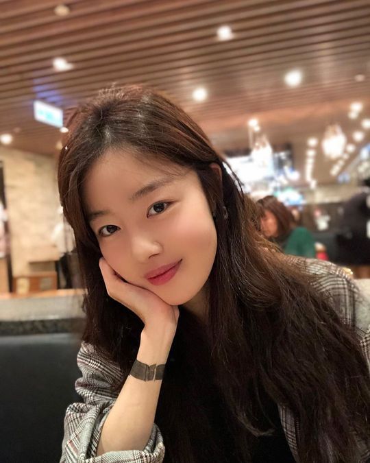 Han Sun-hwa, a former group secret, boasted of her watery beauty.Han Sun-hwa posted a photo on his instagram on December 4 with an article entitled Long Hair.The picture shows Han Sun-hwa smiling at the camera, which makes the white-green skinless beauty of Han Sun-hwa even more prominent.Han Sun-hwas large, clear eyes also attract attention.delay stock