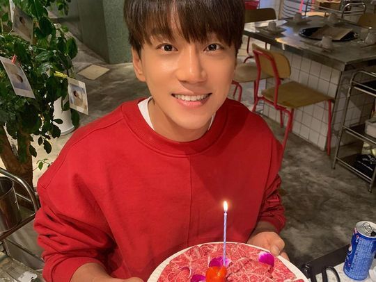 Singer Hwang Chi-yeul has unveiled the scene of his 38th birthday party.On December 4, Hwang Chi-yeul wrote to his Instagram, Thank you for your birthday. Im happy to eat another year. Thank you.Hwang Chi-yeul Official Fandom Name, he posted a picture with the article.Inside the picture was a picture of Hwang Chi-yeul smiling brightly at the camera; Hwang Chi-yeul holds a meat with a candle.Visuals catch the eye while Hwang Chi-yeuls 38-year-old is incredibleThe fans who responded to the photos responded such as Good person, Congratulations and My Singer is cool.delay stock