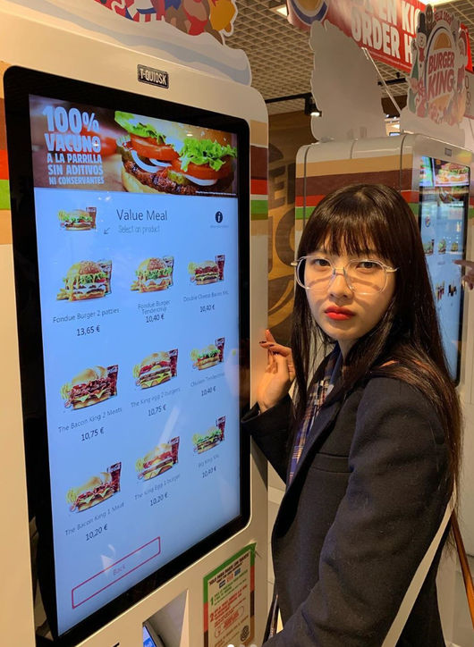 Joy, who is also a girl group Red Velvet and Actor, told her cute recent situation at a hamburger house.On the 4th, Joy, a singer and actor, posted a picture with a cute tone of What to Go through his personal Instagram account.In the open photo, Joy is making a cute look while looking at the menu at a hamburger house.Joy, who keeps a luxury body while tasting hamburgers the size of his face, envied his fans.Joy Instagram capture