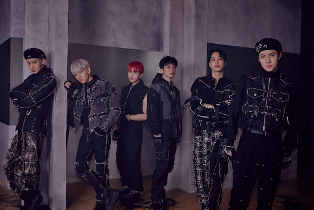 EXO, 6th Music BankService regular 6 home stage a comeback..Gaze focus <p> ‘Performance end’ EXO - (EXO, SM Entertainment affiliation)of the regular 6 home comeback stage 6th ‘Music Bank’through the TV first broadcast.</p><p>This time the title song ‘Obsession’is his awful obsession of the dark presence to escape from a willingness to Express the addictive hip-hop dance songs, with the performances either weight the actions and delicate creativity attractive points choreography consisting of as, EXOs intense charisma, but enough.</p><p>Plus EXO is the broadcast ahead of ‘EXO the stage’(EXO THE STAGE)through EXO and X-EXO concept all of which can meet the colorful ‘Obsession’ stage the video sequence revealed by fire, and today(3 days) Day 12: Naver V LIVE EXO channel on ‘Obsession’ member-specific version of the Open will be in, a good response is anticipated.</p><p>Meanwhile, EXO is 12 November 4 broadcast MBC FM4U ‘noons Hope Song Kim Shin is the’and MBC variety show program ‘radio star’on starring.</p>