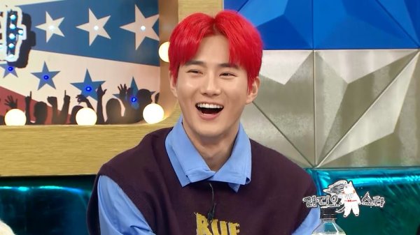 EXO (EXO) Suho releases black history from MBC Golden Fishery - Radio Star (Radio Star) from the abdominal muscles disclosure.Radio Star, which is scheduled to air on the 4th, features EXO Suho, Baek Hyun, Chan Yeol, Kai, Sehun and Chen as special features of EXO Radio Star.According to the production crew, EXO leader Suho releases a sense of entertainment; first he has been open to the public from the abdominal muscles and robbed everyone of their gaze.In addition, Suho is interested in revealing the black history that is surging, but it is the back door that the members turned away from it and made a laugh.Suho tells me that he is in the process of breaking the Imjingak when he sees only the idol juniors. In particular, he mentions the legendary midwinter jacket in Imjingak.The video of the incident will be released and will add to the fun.Kai also draws attention to the members who are concerned about mentality, saying that the person seems to be affected by the evil.I am curious about who is the main character who received the worry of the members.EXO Suho and Kais contest for entertainment can be confirmed through Radio Star, which is broadcasted at 11:05 pm on the 4th.