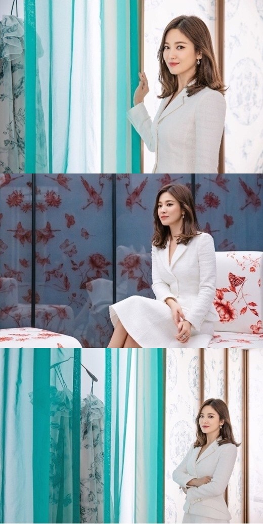 Bright Smile Song Hye-kyo, Shin Yi All In Beautiful Looks Actor Song Hye-kyo visited Missy Sensation: House of Patterns.On the 3rd, WKorea said through the official Instagram, A hot exhibition that visits 500 people every day! If you have not been there yet, attention!This winter, why dont we visit Microsensory: House of Patterns, where you can feel the excitement of the end of the year, and finish 2019 with your loved ones, lovers and friends? he released a photo of Song Hye-kyo.The House of Patterns is an exhibition that sensibly presents in the house, a daily space, with butterflies, birds and flowers, which mean happiness and beauty among our traditional patterns, as the main materials.Since its opening on October 18, more than 16,000 visitors have felt and sympathized with the delicate beauty of traditional patterns.Song Hye-kyo is set to confirm his next film soon and return to Actor.