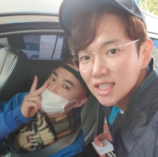 Jang Sung-kyu posted a picture on his SNS on the 4th with an article entitled It was Alba for the longest time; after about 10 hours Manager Alba, one drink.Jang Sung-kyu in the public photo is wearing a blue hoodie and a hat. She poses with her chin in front of shochu and chanpon.Jang Sung-kyu added, Alba, who gave me a lot of thought. Thank you, Yong-un (Manager) Ah, EXOb, which became more affectionate.Jang Sung-kyu met EXO Suho on the 29th of last month during the filming of YouTube content Workman which experiences major part-time job.As Suho said, EXO members were workman subscribers and expected to shoot a collaver, the actual manager Alba experience was concluded.On the other hand, Jang Sung-kyus EXO Manager experience can be found on YouTube channel Workman which is released every Friday.