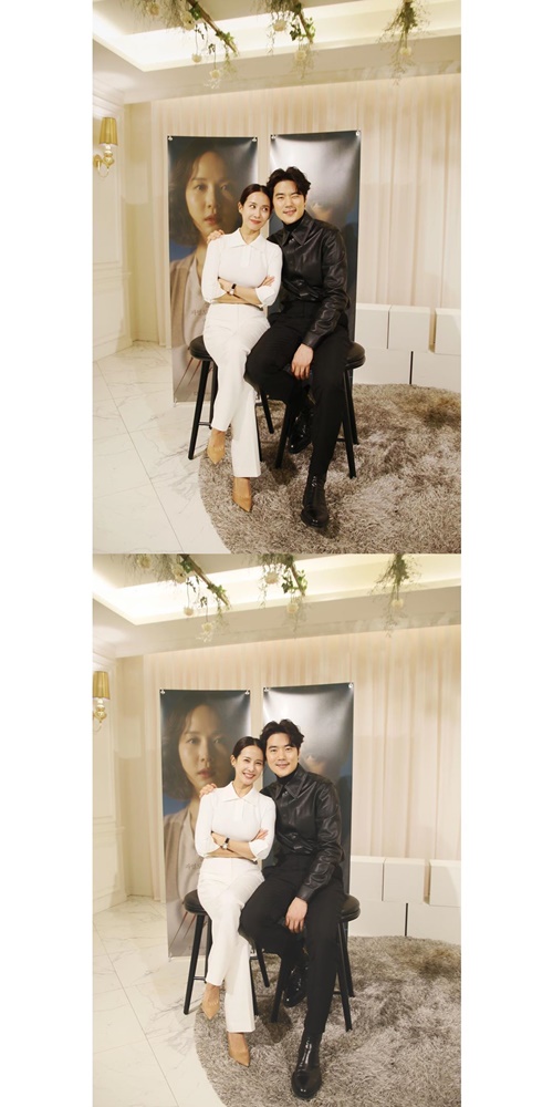 Actor Cho Yeo-jeong, a 9.9 billion woman, left Kim Kang-woo and a friendly two-shot.Cho Yeo-jeong said on his instagram on the 4th, KBS # Woman of 9.9 Billion.We are Tension up when we meet. The released photo shows Cho Yeo-jeong and Kim Kang-woo on the day of the production presentation of the KBS2 drama 9.9 billion women.Especially, their bright smiles give a warm heart.Meanwhile, Cho Yeo-jeong and Kim Kang-woo play the roles of Jeong Seo-yeon and Kang Tae-woo in 9.9 billion women respectively.