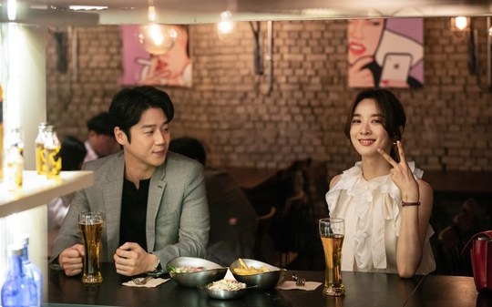 Jang Na-ra - Lee Sang-yoon - Lee Chung-ah - Kwak Sun-young - Pyo Ye-jin - Shin Jae-ha and other VIP protagonists work sites were released.SBS Wall Street Drama VIP (playplay by Cha Hae-won/director Lee Jung-rim) unveiled the scene where Actors burst Hot Summer Days, Passion and Hyun-neul on December 6.Unlike the thrilling drama that makes you sweat in your hands and breathtaking tension, 180 degrees is different, and behind Camera, a smile full of Reversal story is showing off a chemi.Jang Na-ra is playing Hot Summer Days as Na Jung-sun, who emits a very strong charisma with the irresistible hell blackening after learning the truth about Your Team Husband Woman in the play, but behind Camera, he is raising the atmosphere with a lovely face.Lee Sang-yoon is a team leader in the VIP team, covering actors and staff, playing a small company life situation during the break, and capturing the scene as a self-styled climate maker.Lee Chung-ah, who is making the house theater enthusiastic with the unstoppable crush side, reveals the charm of hiding, such as drawing a V with his finger when Camera faces him.Kwak Sun-young is a working mom who does not have a tearful day in the drama. She is always laughing at the filming site and is full of charm full of Reversal story.In addition, Pyo Ye-jin, who was shocked by being revealed as a husband of your team, is transformed into the youngest child who emits infinite charm at the same time that Camera is turned off, spreading the Happy Virus energy with his seniors and the scene.Shin Jae-ha, who presented the Reversal story, which is revealed as the first-class accident bundle of the VIP team and the unexpected limited express gold spoon, is working as a VIP mascot, making him laugh at the scene with heavy armedness with his unique wit and sharpness.emigration site