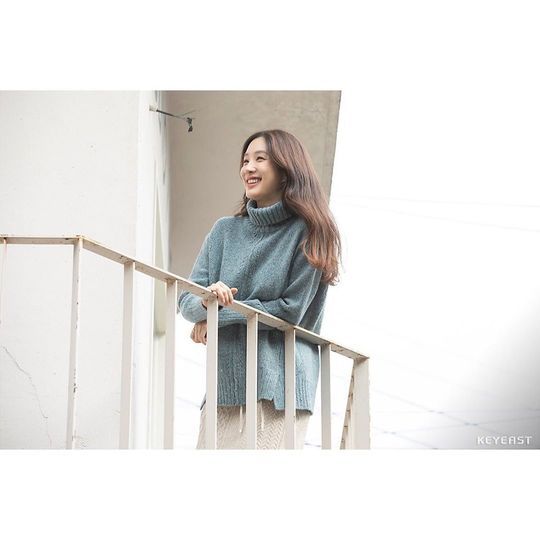 Actor Jung Ryeo-wons fashion photo shoot behind-the-scenes photos were released.Jung Ryeo-won agency Keyeast Entertainment official Instagram on December 6 D-10!JTBC Wolhwa Drama Prosecutor Civil War Is waiting for a lot of Jung Ryeo-won Actor to visit you at Cha Myung-ju station?For those who are waiting for Prosecutor Civil War to be decapitated! I brought a picture of Jung Ryeo-wons fashion picture scene first.Winter weather, which is cold! Lets see the picture of fashionista Jung Ryeo-won and solve the styling problem. The picture shows Jung Ryeo-won wearing pink padding, with Jung Ryeo-wons white-oak skin and large, clear eyes making her look more beautiful.Jung Ryeo-wons high nose also attracts attention.delay stock