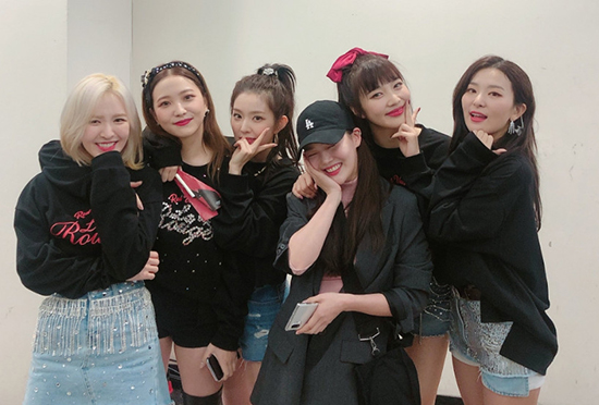 I love you, sir!Red Velvet Concert Visit Celebratory photo by OH MY GIRL Choi Hyo-jungIt attracts this attention.On the 6th, OH MY GIRL SNS posted a message from member Choi Hyo-jung.Choi Hyo-jung said, The concert savoie of Red Velvet who made unforgettable memories is wonderful and beautiful!I was the best. I love you, Savoie! And released a picture taken with Red Velvet members.Their warm friendship in the photo was enough to attract netizens attention.Red Velvets third solo concert, La Rouge (La Rouge), was held at the Seoul Korea University Hwajeong Gymnasium between November 23 and 24.Red Velvets unique musical color, intense performance, and colorful stage production combined with the fascinating performance attracted the audience.In particular, Red Velvet has performed hits such as Russian Roulette, Red Flavor, Power Up, and other hits, as well as Zimzalabim, Uppah Uppah, and The ReVpah Uppah this year The songs released through the e Festival (The Reeve Festival) have also presented a variety of stages.On the other hand, Red Velvet will go on an overseas tour after the Seoul performance, and will launch the second Arena Tour in Japan, Red Velvet Arena Tour in JAPAN - La Rouge (Red Velvet Arena Tour Japan - La Rouge) from January 2020.