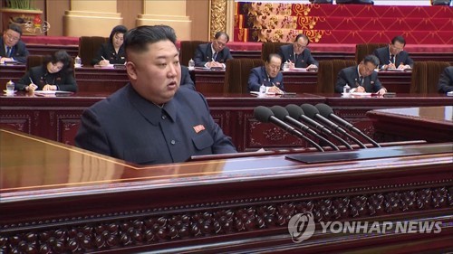 시정연설하는 김정은 (서울=연합뉴스) 김정은 북한 국무위원장이 지난 4월 12일 최고인민회의 제14기 제1차회의에 참석했다. 조선중앙TV는 13일 오후 김정은 국무위원장의 시정연설 발표 영상을 방영했다.      [국내에서만 사용가능. 재배포 금지. For Use only in the Republic of Korea. No Redistribution] nkphoto@yna.co.kr