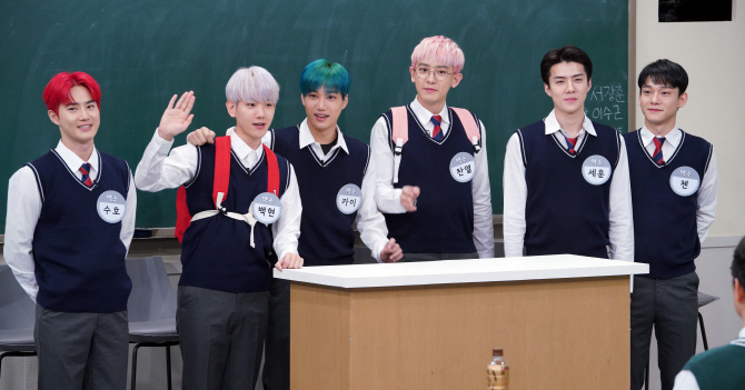 JTBCs Knowing Brother, which will be broadcast on the 7th, will be a transfer student by EXO, a group that will come back with a new song Obsession.In the recent recording of Knowing Brother, EXO members caught the attention of their brothers by showing the concept of a unique world view that fights another self.In particular, the members showed fresh smiles while showing EXOs appearances that were different from usual throughout the recording to suit the album concept.In particular, Kai appeared in the second self during the game of the Cry of the Silence. It attracted attention with its opposite image of the charismatic Kai.Kai, who continued to answer the alumni, even made a big smile by mistaking the word in the padding as in the panties.Kang Ho-dong was reported to have watched Kai, saying, Do you have any intention of performing arts in full swing?Park Han-na