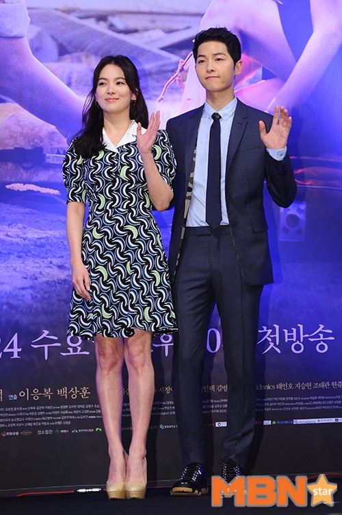 The entertainment industry went to cold water and hot water as the enthusiasm that heated the entertainment industry this year and the separation that shocked the public continued.From the couple who announced the sudden news of the breakup to the couple who were supported by the public from their first meeting to childbirth, I looked at the affection of the entertainment industry in 2019.#. Song Hye-kyo Song Joong-ki, news of the breakup that became as much as marriageThe news of the actors Song Hye-kyo and Song Joong-ki, which were called song song couple, made the domestic and overseas buzz.The two men formed a relationship with KBS2 drama The Suns Descendants and held a private marriage ceremony on October 31, 2017.When the two people were loved both at home and abroad as descendants of the sun, they actually scored on marriage, and at the time of the marriage ceremony, there was a great deal of excitement surrounding the marriage ceremony, not only domestic and foreign reporters but also fans.But after two years of marriage, the two announced their split.Song Joong-ki filed a divorce settlement application against Song Hye-kyo on June 26 through the law firm Plaza and went through divorce proceedings with Song Hye-kyo.Song Hye-kyo also said that he was divorced by personality difference through his agency UAA Korea on the day.Since then, the two of them have been as usual.Song Joong-ki started filming the movie Win Riho, and Song Hye-kyo participated in various events and continued active entertainment activities.In particular, Song Hye-kyo also reported that he would review his next work.#. Ahn Jae-hyun Ku Hye-sun, hotly loved by those who were fierceAhn Jae-hyun and Ku Hye-sun, who loved hotly, were left with only scars.The divorce row between Ahn Jae-hyun and Ku Hye-sun began in September from Ku Hye-suns Disclosure.Ku Hye-sun revealed the contents of the katok shared with Ahn Jae-hyun in August, saying, Husband, who changed his mind to Kwon Tae-gi, wants to divorce and I want to keep my family.Ahn Jae-hyun said, It is not true through his agency and legal representative, Bang Jung-hyun.In addition, Jung Joon-young related rumors were also mentioned, According to Jung Joon-youngs Katok, in a conversation with a third party in July 2016, I confirmed that there was no dialogue in the word re-enactment is one year old.However, the disclosure battle between Ahn Jae-hyun and Ku Hye-sun continued, leading to a court battle.The other side of the two people, who had been appearing on many TVN entertainment programs such as the Newlywed Diary, shocked the public.While the noise continued due to privacy, the two continued their activities.Ku Hye-sun has performed artistic activities such as exhibition, exhibition preparation, and new publication, and Ahn Jae-hyun is immersed in MBC drama Disordered Humans.#. Taste of Love, shows the taste of true loveTV Chosun entertainment program Taste of Love series has become a stepping stone for the love of many stars.Lee Pil-mo and Seo Soo-yeon, who met through Taste of Love last September, scored in marriage in February of the following year.The two men who came to the marriage for the first time in taste of love held their son in September of the same year.The two people were attracted to the public through the program from the beginning of love to marriage.In particular, he appeared on Taste of Love 3 on the 5th and revealed his marriage life and focused attention.Oh Chang-seok and Lee Chae-eun, who met in Taste of Love 2 following Lee Pil-mo Seo Soo-yeon and his wife, also received the enthusiastic support of viewers, acknowledging their devotion.Oh Chang-seok began his public devotion by saying, I started a recent love affair with Lee Chae-eun while greeting the crowd on the mound with Shiguza and Shitaja before the baseball game in July.The two people are continuing their devotion to the current situation through SNS even after the program is over.Recently, another couple was born in the Taste of Love: Jin Jun and Kim Yu-ji.Jeong Jun and Kim Yu-ji are meeting with each other with good feelings, the Taste of Love 3 side admitted last month.The two of them showed their friendship in a short time in Taste of Love 3, attracting viewers attention.As the audience celebrated the news of the devotion, Jeong Jun said, I know a little bit ... I look a little like ... I am so grateful.I love you as much as you sent me, and I am preparing to share that love. I will meet you beautifully while sharing our support. #. Kim Gun-mo Jang Ji Younn  Jeon Hye-bin, Seo Hyo-rim, Kan Mi-youn, EvanThis year, there was a lot of news about the marriage of the toxic stars. Kim Gun-mo, the representative of the music industry, made a surprise announcement of marriage and attracted public attention.His bride was pianist Jang Ji Younn. The two met at the end of May with an acquaintance introduction at the 25th anniversary Kim Gun-mo concert.Marriage was delayed from January to May, but the two men who have completed the marriage report are legal couples.After the announcement of the marriage, Kim Gun-mo also revealed his affection for Jang Ji Youn through various programs.Musical actor Hwang Paul and Baby V.O.X actor Kan Mi-youn held a marriage ceremony at the Seoul Dongsung Church on September 9, and a hundred years ago.Hwang Paul appeared on MBC Everlon Video Star and proposed, revealing his love for Kan Mi-youn.Even after that, the two showed affection for each other in various broadcasts, and created a sweet honeymoon atmosphere.Seo Hyo-rim will reveal his son Kim Soo-mi and the trumpet F & B representative Chung Myung-ho on the 22nd.The ceremony will be held privately at the Seoul Motivation with close acquaintances with both families.In particular, the two were twice as celebrated with the news of the pregnancy along with the news of marriage.Jeon Hye-bin also joins the ranks of out-of-stock girls; Jeon Hye-bin will host a private marriage ceremony with non-entertainment lovers on the 7th.According to the agency Fan Stars Company, the two met with the introduction of their acquaintances and after a serious meeting for about a year, they made a marriage based on constant trust and respect for each other.Jeon Hye-bin said through his agency, The non-gentry is a person with a good personality, communicating with me with deep empathy, and when I am together, I feel greater happiness and stability and decided to marriage.Evan became the second married member of the Clickby group to follow Kim Sang-hyuk, who will hold a private ceremony with her non-entertainment lover at the Seoul meeting on the 28th.According to the agency IOK Company TN Business Division, the prospective bride majored in painting in Canada and is a financial resource that combines knowledge and beauty in the current graduate curriculum.The two men met for the first time two years ago with the introduction of their acquaintances, and after a serious meeting for a year, they became married.