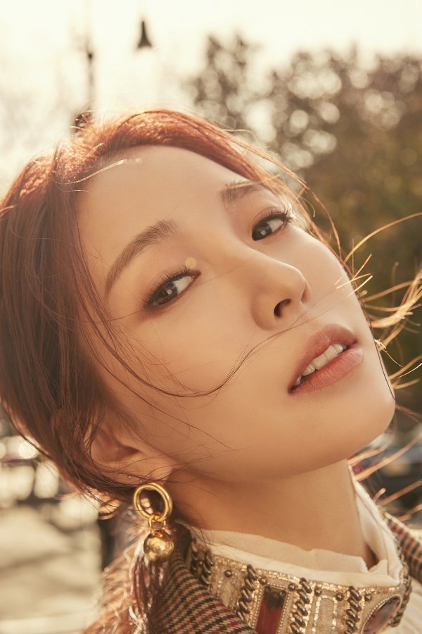 Highlight clips to meet Miri for the second Mini album Starry Night (Starry Night) of BOA (BoA) have been released and are the topic.Highlight clips of new albums were opened sequentially on BOA official Facebook and SMTOWN accounts of various SNSs from the 6th, raising expectations as the first song Think About You and the second song Black were released to hear Miri.In addition, BOAs own song Black is a contemporary R & B genre in which a heavy but rhythmic beat expresses the color of Black. In the lyrics, all memories are burned black and I miss the past that has become ashes, but eventually I painted the mind of a woman who turns around.On the other hand, BOAs second Mini album Starry Night will be released at 6:00 pm on the 11th and will be released on the album.