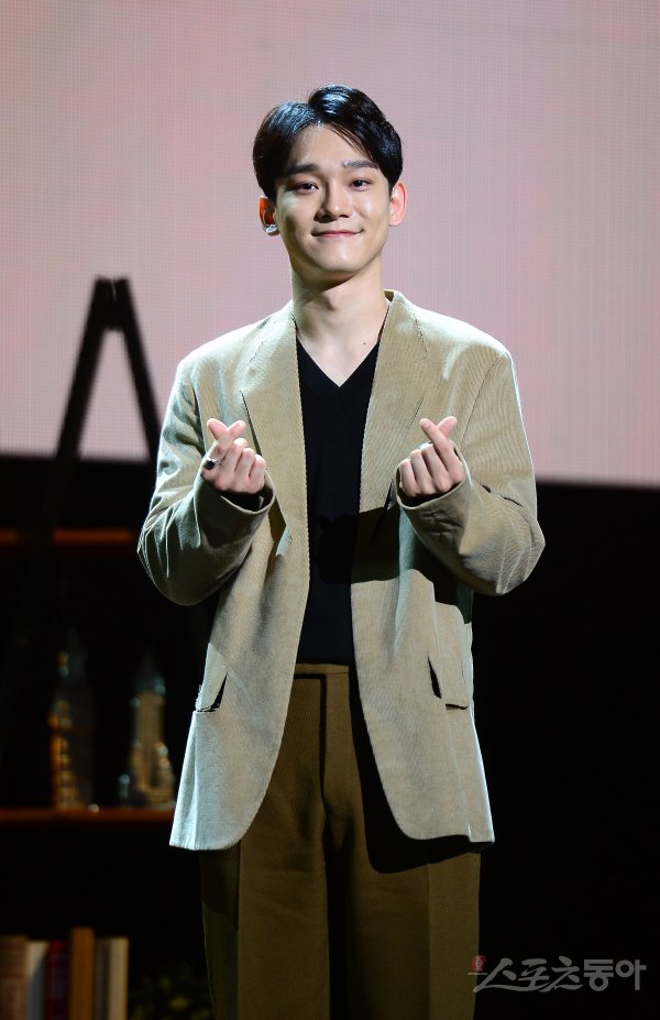 EXO Chen Confessions for the hyoidal surgery.EXO appeared as a guest on JTBC entertainment program Knowing Bros, which aired on the 7th, and collected topics.On this day, Chen told the surgery of the snow platoon that the members did not know at the corner Tell Me where they quizze about themselves.The tongue refers to a tendon-like membrane connected to the jaw of the base of the tongue, which serves to fix the tongue in the mouth.But there was no significant impact on singing skills. Chen said, After the surgery, there was no change in skills.I dont think theres much to do with singing well and surgery at the diarrheal stage, he said. But I can pronounce some of them.