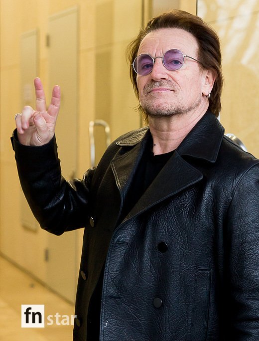 After a concert (The Joshua Tree Tour 2019) by Irish rock group U2 (Bono, Adam Clayton, Dee Edge, and Larry Mullen JR), he left for Manila, Philippines on a private plane through Gimpo International Airport to attend the tour on the afternoon of the 9th.