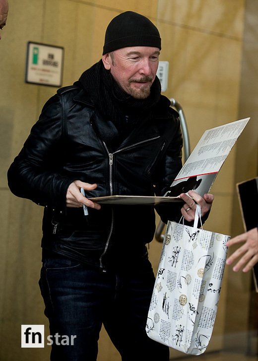 After a concert (The Joshua Tree Tour 2019) by Irish rock group U2 (Bono, Adam Clayton, Dee Edge, Larry Darren McMullen JR), he left for Manila, Philippines on a private plane through Gimpo International Airport on the afternoon of the 9th.