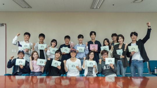 SBS New Moonhwa Drama Romantic Doctor Kim Sabu Season 2 was released on the first script reading scene.SBS New Moonwha Drama Romantic Doctor Kim Sabu Season 2 (playplayplay by Kang Eun-kyung/directed by Yoo In-sik/produced by Samhwa Networks), which will be broadcast first on January 6, 2020, is a story of real doctor in the background of a poor stone wall hospital in the province.It contains the contents of meeting the eccentric genius Physician Kim Sabu (Han Suk-kyu) and going to the real romance of life and running fiercely.It is raising expectations by foreshadowing exciting narratives and deep lines, pleasant laughter and heartbreaking echoes that are more exciting than Romantic Doctor Kim Sabu Season 1.Above all, actors and crews appearing in Romantic Doctor Kim Sabu Season 2 gathered together for the first time in September to conduct their first script reading and threw a meaningful release.The first script practice at the Ilsan SBS Production Center Drama Practice Room was accompanied by Han Suk-kyu - Lee Sung-kyung - Ahn Hyo-seop - Jin Kyeong - Im Won-hee - Byeon Woo-Min - Choi Jin-ho - Kim Min -jae - Yoon Na-pah - Jang Hyuk-jin - Kim Joo-heon - Shin Dong-wook - So Ju-yeon - Park Hyo-Joo Romantic Doctor Kim Sabu Season 1 The new members who joined the first year of Doldam Hospital gathered together to create a hot heat.On behalf of the production team, Drama Kook, head of the company, said, The romantic doctor Kim Sabu Season 2 is a work I wanted to wait for.I will spare no effort to support it to be a good work. In particular, Kang Eun-kyung said, I am glad to see the good actors and staff of Season 1.Im so glad to be able to work with you, said Yoo In-sik, who expressed his feelings about Season 2, saying, Ill try to do a good work again.In the first script reading, which started in earnest with the applause of all the attendees, Han Suk-kyu called himself a romantic doctor and overwhelmed the scene with a resale patented vocalization and gesture as a geek Physician Kim Sabu who guarded Doldam Hospital.Lee Sung-kyung, who plays Cha Eun-jae, the second-year hard-working genius of the confident elite thoracic surgeon fellow, revived his youthful and charming appearance with a distinctive bright tone voice.Ahn Hyo-seop, a surgeon fellow who is cynical in everything but has a tremendous concentration in the operating room, has been on the scene with passion to express gestures, gestures and gestures.Jin Kyeong, a gruff and righteous nurse, expressed the form of a scary hostess who keeps a strong axis of Doldam Hospital with solid acting power, and Im Won-hee, the indecisive administrative director, showed the wit to make the sea of ​​laughs for each ambassador he threw.The warm-hearted freelance anesthesiologist, Nam Do Il Station Byeon Woo-Min, and the best actor for the success, Choi Jin-ho of Do Yoon-wan, led the play with heavy acting power.In addition, Kim Min-jae, a nurse who is responsible, righteous, and heart-warming nurse, and Jung In-soo, who was dispatched to Doldam Hospital as an emergency medicine specialist, made his elasticity with vividly alive acting, perfectly melted in the character.Here, Song Hyun-chul station Jang Hyuk-jin, who chose a tightrope rather than a capacity with Kim Hong-pa, the director of the Doldam Hospital, gathered his attention with the hot-rolled work that saved the meaning of the ambassador.In addition, the newly joined actors in Romantic Doctor Kim Sabu Season 2 such as Kim Joo-heon - Shin Dong-wook - Soju-yeon - Park Hyo-joo attracted attention with realistic acting like the actual filming.Kim Joo-heon was the role of Park Min-guk, who will face intense competition and confrontation with Kim Sa-bu, and every word of ambassador brought tension, and Shin Dong-wook played the role of Bae Moon-jung, a specialist in orthopedic surgery at Doldam Hospital, giving fresh stimulation.Soju is an Energizer Yoon-ae-mum, which makes Doldam Hospital laugh once more with its unique sunshine. Park Hyo-joo is an authoritative, blunt, and defensive mindset of the patient.Since the first script reading, all actors teamwork has been the best fit, so we have raised our expectations even more, said Samhwa Networks, a production company. We are confident that not only laughter but also the actors passion for Acting will be hotter than ever, so a highly complete work will come out.At the beginning of the new year in 2020, I would like to ask for your interest in the romantic doctor Kim Sabu Season 2, which will give a calm impression and resonance to the house theater. (Photo provision = Samhwa Networks)pear hyo-ju