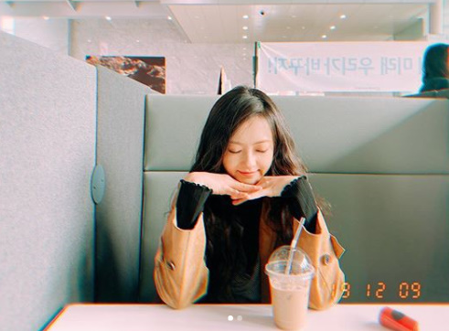 Actor Go Ah-ra has been talking about her recent affairs as a good-hearted lady as her face.Today, 9th day, Actor Go Ah-ra posted a picture with a hashtag article called Cold # Weather # Flu Care # Body # Heart Strength through his personal Instagram account.In the open photo, Go Ah-ra is sitting in a cafe and enjoying a relaxed daily life, and even though she is closing her eyes, her doll-like visuals have caught the attention of fans.In about eight months, Go Ah-ra announced today, 9th day, that it is the first protagonist of the Acom Pilka relay project through the official SNS of the agency The Artist Company, and it has already received a hot response by releasing Go Ah-ras V app live image.This video, which shows Go Ah-ra, can be seen in real time through the official Naver V app of The Artist Company at 4 pm on December 12.Go Ah-ra Instagram capture