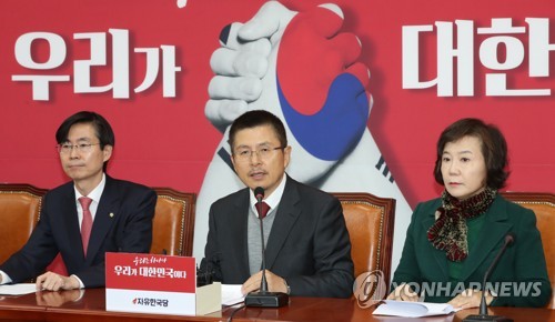 최고위원회의에서 발언하는 황교안 대표 (서울=연합뉴스) 하사헌 기자 = 자유한국당 황교안 대표가 9일 오전 서울 여의도 국회에서 열린 최고위원회의에서 발언하고 있다. 2019.12.9 toadboy@yna.co.kr