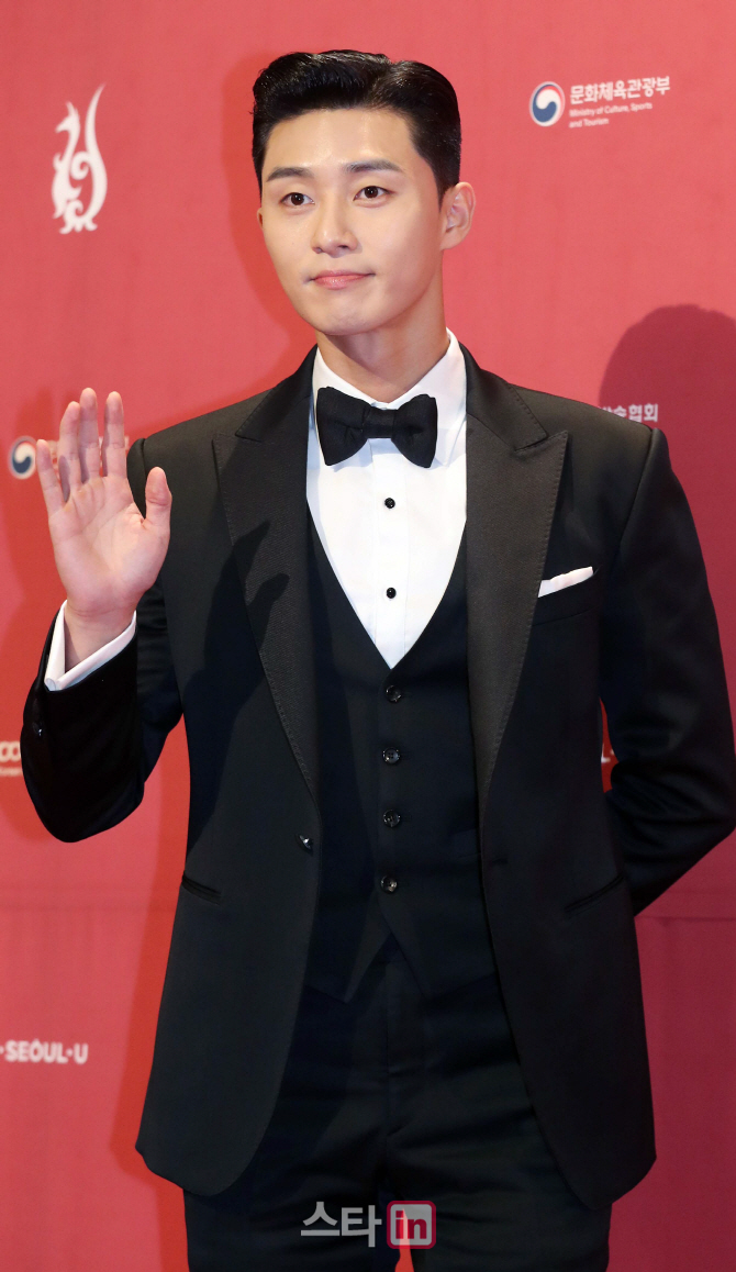 Park Seo-joon, YouTube hacking attempt Heart ache..2 car damage, no win <p>Park Seo-joon is 10 days to his Instagram in the “memories deleted if you like heart aches. Part 2 the car damage is not a”called writing with notice to showing.</p><p>Public notice a girl is awesome in this city left by Will. Awesome, this city side is “9 a.m., part of our Park Seo-joon of Mr. personal YouTube channel admin access from blocking and deletion of posts such as hacking becomes that the activity detected was”a few days “YouTube headquarters in hacking on the damage and recovery measures immediately requested,”he informed.</p><p>Company side is “more anxiety, creating a tort for cyber investigation in a formal investigation into the trust, and damage the fact for the exact figure until the ‘record location(Record PARK’s)‘ Channel outage to the screen,”he explained. Park Seo-joon is a YouTube account hacking attempt this attack left a will.</p><p>Park Seo-joon in the past 7 November in from YouTube V-log ’record box‘to some of the public and the fans and US.</p><p>Kim GA-Young</p>