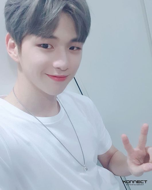 V shot was released on the birthday of Singer Kang Daniel.On the 10th, Kang Daniels official Instagram posted an article entitled 2019. 12. 10. Kang Daniel Happy Birthday and several photos.Inside the picture was Kang Daniel filming Selfie.Kang Daniel, who is filming Selfie from various angles, is smiling brightly as he draws a V with his finger.In addition, the hashtag celebrated Kang Daniels birthday with articles such as Love at first night Kang Daniel and Im dyed with your color.On the other hand, Kang Daniel is actively working on the stage and broadcasting after debuting as a group Warner, and debut as a solo after the end of the activity.