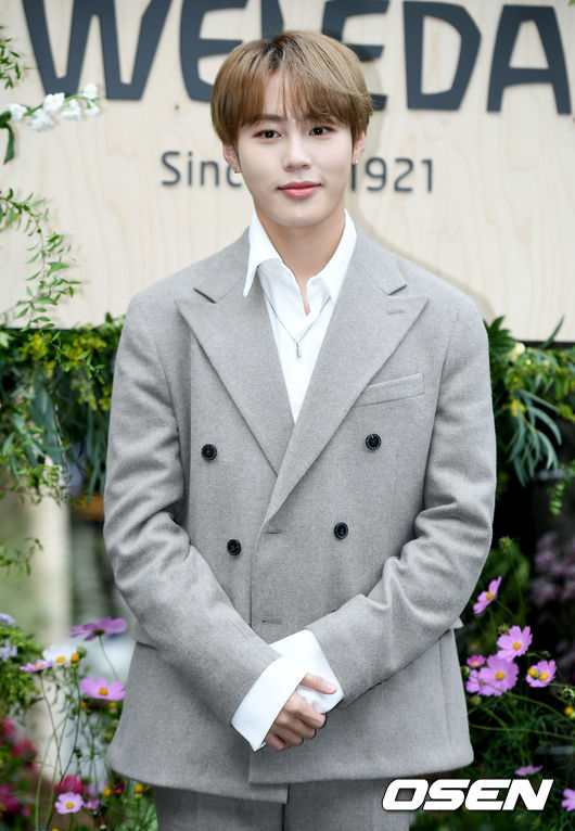 Singer Ha Sung-woon was ranked # 1 for 6 consecutive weeks of non-drama performers.According to Good Data Corporation, a TV topic analysis agency on the 10th, Ha Sung-woon took first place in the topic of non-drama performers in December 2019.Ha Seong-un has topped the list for the sixth straight week.JTBCs Tuyu Project - Suga Man 3 rose 58.87% compared to the previous week, pushing Mnet Thumb Body 2 to the top of the non-drama.The netizens high interest occurred in Yang Jun-ils appearance, and Yang Jun-il was named second in the non-drama cast.Mnet ThumbBody 2 ranked first in the four-week list on JTBCs Suga Man 3, and dropped to second place in the non-drama this week.ThumbBody 2, which has been on the rise since its first broadcast, has fallen 8.5% this week, with Yoon Hye-soo and Song Jae-yeop ranked fifth and eighth respectively.SkyDrama Weeplay rose 38.84% compared to the previous week, and succeeded in maintaining the third place in non-drama.Wi-Play is on the rise for seven consecutive weeks, and Ha Sung-woon is ranked # 1 in the topic of non-drama performers for six consecutive weeks.The fourth place was SBSs Ugly Little, which caused controversy over Kim Gun-mos sexual assault, which increased the number of topics by 142.28% compared to the previous week.The fifth and sixth place were the programs that EXO appeared in, and the fifth place was MBC Radio Star, which rose 125.53% compared to the previous week, and succeeded in entering the non-drama TOP 10.The sixth place was JTBCs Knowing Brother, which slightly increased the topic compared to the previous week (+1.56%), but the ranking dropped by two steps. EXO ranked third and sixth in the non-drama cast.Back in season 4, Season 4 marked its first start in the seventh place of the non-drama, with a review of I watched it fun and a conflicting response that there is no difference from the past season.The 8th place was KBS2s Superman Returns, which changed the time of the formation, which increased 41.69% compared to the previous week.SBS Running Man, which rose 36.66% in topicality compared to the previous week, ranked 9th, and MBCs PD Notebook, which tracked the collusion between the prosecution and the media, showed a significant increase in topicality compared to the previous week (+484.37%).