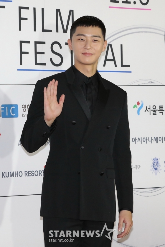 Actor Park Seo-joons personal YouTube channel is shut down due to activity detection that appears to be hacking.On the 10th, Awesome E & C said on the official website of the agency and the official SNS channel, On the morning of the 9th day, we detected activities that seemed to have been hacked, such as blocking access to managers and deleting posts on our personal YouTube channel.In addition, Jo Sung-ha will formally request Susa to CyberSusa for illegal activities, and we will inform you of the suspension of the Record PARK channel until you have a precise understanding of the damage, he added.Park Seo-joon said through his Instagram after his agencys official position, I feel like Ive been deleted even by memories; I hope there is no secondary damage.Next, the official position of Awesome EntertainmentHi, this is Awesome.On the morning of 9th day, activities that appeared to have been hacked, including blocking access to managers and deleting posts, were detected on our personal YouTube channel of our own Park Seo-joon.We immediately requested the YouTube headquarters to recover and take action against the hacking damage.In addition, Jo Sung-ha will formally request Susa to CyberSusa for illegal activities, and will inform the Record PARK channel suspension until accurate identification of the damage is made.I am sorry to have troubled you fans and channel subscribers who love Park Seo-joon, and I will do my best to restore them quickly.