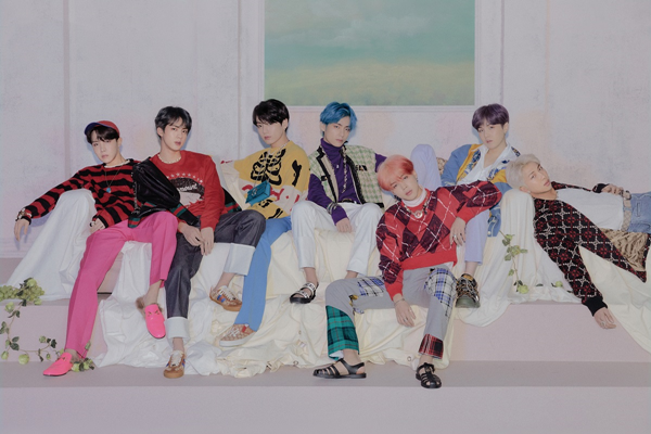 Group BTS has been named the most tweeted account in the former World for the third consecutive year.According to Twitter Inc. on Thursday, BTS is a former World Twitter Inc. userThe most mentioned account is ranked # 1: The record for the third consecutive year since 2017 and 2018 is the result of BTS global popularity.BTS currently has about 23 million followers on Twitter Inc. and shares daily routines with former World fans as well as content such as singing and dancing through Twitter Inc.In particular, Jungkooks video, which was posted on the official Twitter Inc. account on June 10, ranked second in the I Worlds Most Retweeted Tweet and was ranked # 1 with additional retweets of fans in an hour after the ranking was announced.A 19-second video of Jungkook dancing to pop singer Billy Eiliss Bad Guy has exceeded 25.7 million cumulative views, recording more than 960,000 retweets and about 2.33 million Im in the Heart and was also recorded as one of the most Im in the Mind tweets in the former World.Jungkook has also been honored with the most retweeted Golden Tweet in Korea with a video that covers the singer s All of My Life.Meanwhile, former World Twitter Inc. userEXO ranked second in the K-pop account, and GOT7 ranked third.Monster X ranked 4th, Black Pink ranked 5th, Seventeen ranked 6th, EXO Baek Hyuns personal account ranked 7th, NCT 127 ranked 8th, Tomorrow By Together ranked 9th, and GOT7 snake account ranked 10th.