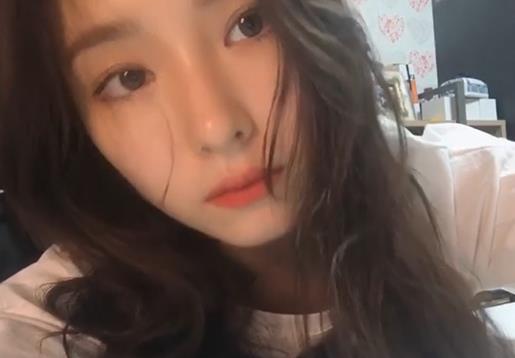 Actor Shin Se-kyung has expressed his Nice recent situation.Shin Se Kyung posted a video on his SNS on the afternoon of the 11th with an article called Makeup Today.In the public image, Shin Se Kyung is showing off his lovely Doll beauty.Especially, the goddess Aura gives an admiration to the transparent skin.Shin Se-kyung, who made his debut as a poster model for Seo Taijis Take 5 in 1998, has been attracting steady attention with numerous broadcasts.On the other hand, Shin Se Kyung, who has been greatly loved through the popular drama New Entrepreneur Koo Hae-ryong, is taking a break and is reviewing his next work.