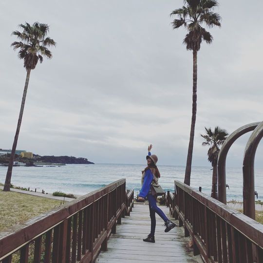Lee Da-hae has enjoyed Jeju IslandActor Lee Da-hae posted an article and photo on his instagram on December 10, saying, Jeju Island is good, I love it so much.Lee Da-hae in the photo poses variously around the Jeju Island beach.Even if you look at the pose, you can feel the feelings of Lee Da-hae, who is so excited about Jeju Island. Lee Da-haes slender body is also outstanding.minjee Lee
