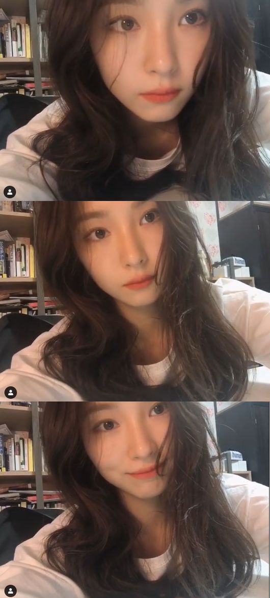 Actor Shin Se-kyung flaunts worlds prettiest beautiful lookShin Se-kyung posted a short video on his instagram on the 11th, Makeup today.In the video, Shin Se-kyung, who seemed to have finished makeup, was checking the condition by watching the video.Shin Se-kyung boasts beautiful looks that are so beautiful that the snow is poor.Unlike the bruising atmosphere, it is captivating the attention of the viewers by showing off the goddess-like figure.On the other hand, Shin Se-kyung played the role of Na Hae-ryung in the MBC drama Na Hae-ryung, which ended in September.