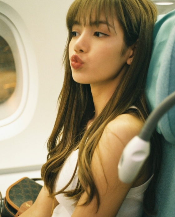 Lisa posted a picture on her Instagram with an emoticon on the 11th.Lisa is sitting in the window of the plane, staring into the air, her lips pointed out, and she has a deep charm.Especially Lisas eyes and lips like a kernel attracted many peoples attention.Many netizens who have encountered this show various opinions such as I am so cute and I am tired but I rest.Meanwhile, BLACKPINK, which Lisa belongs to, is preparing to release a new album in 2020.