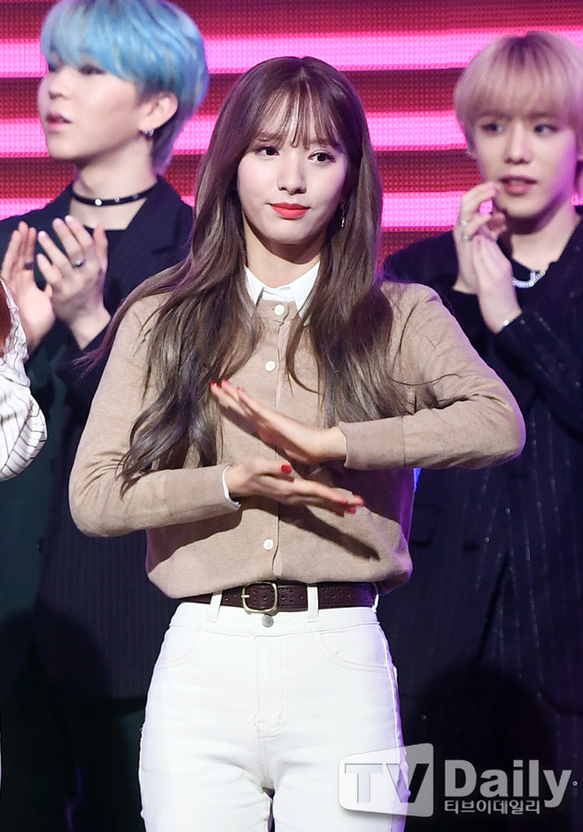 Cable TV MBC Music Show Champion on-site was held at MBC Dream Center in Goyang City, Gyeonggi Province on the evening of the 11th.WJSN Bona is showing off a great stage on the day.On the Show Champion stage, Kim Jang-hoon, Astro (ASTRO), Kim Se-jung, Golden Child, WJSN, CIX, OnlyOneOf, Limitless, 1TEAM, New Kid, Wiinder Zone, Steddy, Ivan, Hibro and Ollie appeared on the stage.[MBC Music Show Champion on-site release