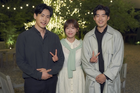 Chocolate Yoon Kye-sang and Ha Ji-won are warmly winded in the house theater with sweet and sour human melody.JTBC gilt drama Chocolate (directed by Lee Hyung-min, playwright Lee Kyung-hee, production drama house and JYP Pictures) is showing the true value of a deep emotional melody that meets in a long time.As a result, the last four ratings were 4.6% nationwide and 5.4% in the Seoul metropolitan area (Nilson Korea, based on paid households), and the response was hot.At its heart is the smoke synergies between Yoon Kye-sang and Ha Ji-won.The feeling of the audience is tapping properly with the feeling that is piled up with the detailed feeling.Yi Gang (Yoon Kye-sang) and Moon Cha-young (Ha Ji-won) who continue their miraculous relationship despite the terrible crossover.The two people who had been facing each other deeply and had no time to convey their sincerity, and the mind of Moon Cha-young toward the river became as deep as the way back from far, and the misunderstanding of the river deepened.Lee Gang and Moon Cha-young, who can not be separated, eventually reunited at the Geosung Hospice Hospital and announced a new start.The synergies of Yoon Kye-sang and Ha Ji-won, who add strength to the deepening sense of the relationship, are unique.The behind-the-scenes cut released on the day also shows a glimpse of the unique healing chemistry, which is the attraction of the reverse of the Yoon Kye-sang, which depicts the complex inner-side Yi Gang in three dimensions.Even though it emits chic charm with perfect suit from head to toe, it melts the womans heart with unique halfmoon eyes.As Ha Ji-won acknowledged the atmosphere maker, Lee Jae-ryong, who sets up a confrontational angle in the play, adds to the charm of the reversal that disarms him.Ha Ji-won shines on the set with a sunny smile; the fresh smile and the energy emitted by Ha Ji-won further upgrade the charm of Moon Cha-young, who is infinitely positive.Especially, in the script of Ha Ji-won full of memos and underlines, you can get a glimpse of the passion to realize Moon Cha Young.The behind-the-scenes of a traffic accident god in the rain, which became an inflection point in the relationship between the two, was also captured.Yoon Kye-sang and Ha Ji-won, who are trying to catch up with the small emotions by turning the monitor video several times with their heads together, catch their attention.The embracing ending in front of Moon Cha-young, who is suffering from trauma, stimulates the excitement and affection of viewers.The eye-catching of Yoon Kye-sang and Ha Ji-won, who talk affectionately, comes warmer than ever.Above all, Teo Yoooo, who continued the relationship between Lee Kang and Moon Cha Young, who had been crossed for a friend to be left alone.Yoon Kye-sang, Ha Ji-won, and Teo Yooos Goodbye certification shots, which left a dull afterglow with the pain of eternal farewell, also bring out the smile of the viewers.kim myeong-mi