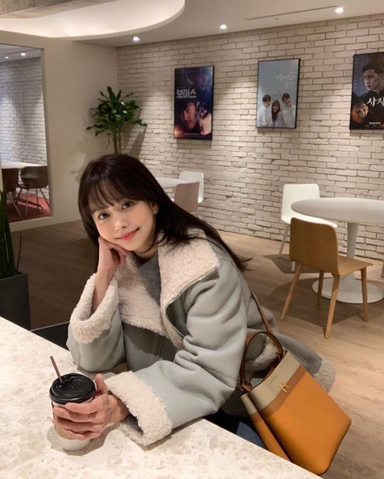 Actor Han Bo-reum has shared a lovely recent situation.Han Bo-reum posted several photos on his Instagram on December 12 with an article entitled I want to have more laughing.In the open photo, Han Bo-reum is spending time drinking a cup of coffee. Han Bo-reum shyly smiles at the camera.Han Bo-reums unique youthful charm and pretty visual attracts attention.Park So-hee