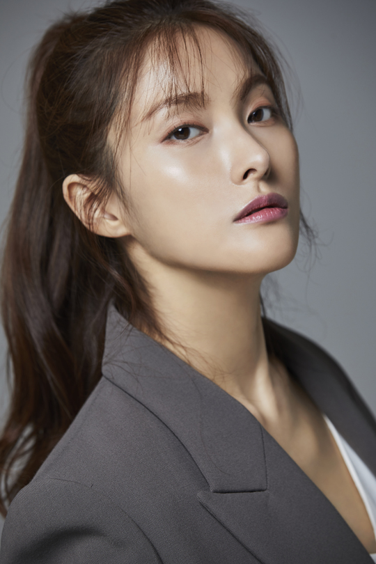 A new profile of Actor Park Gyuri from the group KARA has been unveiled.Park Gyuris agency Citi Global announced on December 12 that it is the first step to move forward with Actor by releasing a profile photo of Park Gyuri.Park Gyuri has taken a new profile to announce that it will accelerate its activities in 2020, he said.Finally, the agency said, We have been preparing for solid acting ability, so we will be faithful to any role in 2020 as an actor.hwang hye-jin