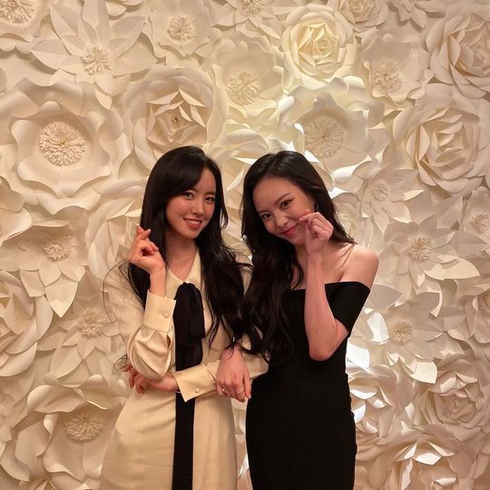 A friendly two-shot of Jin Se-yeon and Lee Yul-em has been released.Actor Lee Yul-em posted a photo on his Instagram account on December 12 with the caption: Its exciting, its so cute at the end.The photo shows Jin Se-yeon and Lee Yul-em in a dress and posing cutely as they look at the camera, with their lovely smiles catching their eye.kim myeong-mi