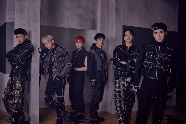 K-POP King EXO (a member of SM Entertainment) swept the November monthly record chart with its regular 6th album OBSESSION (Option).The EXO regular 6th album OBSESSION, released on the 27th, not only topped the Gaon album chart (December 1-7) released today (12th), but also topped the November monthly chart for the second consecutive week.In addition, this album won the November monthly charts on various music charts such as Gaon chart, Hanter chart, Shinnara record, Yes24, and HotTrax, and once again realized EXO power.In addition, EXO has been ranked # 1 in 61 regions around the world on the iTunes top album chart, # 1 in Chinas QQ Music, Cougu Music, Cougar Music digital album sales chart, and the title song Obsession has also proved global popularity, including # 1 on the US Billboard World Digital Song Sales Chart, # 1 on the Gaon Download Chart Weekly, and # 1 on music broadcasts.On the other hand, EXO will hold EXO PLANET # 5 - EXpLOration - in KUALA LUMPUR (EXO Planet # 5 - Exploration - in Kuala Lumpur) at Kuala Lumpur, Malaysia on December 14.