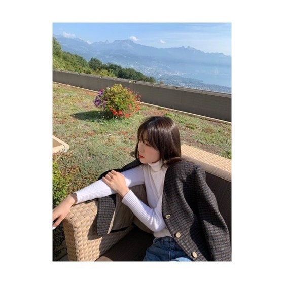Group Red Velvet member Irene has unveiled a pictorial routine.Irene posted a picture on her Instagram account on Wednesday afternoon.In the open photo, Irene sits in an outdoor chair against a huge mountain landscape, where she relaxes with her arms outstretched and her eyes swaying.The netizens who watched this responded such as Goddess, Daily is a pictorial and Pretty.Meanwhile, Red Velvet, who belongs to Irene, finished his third solo concert last month.