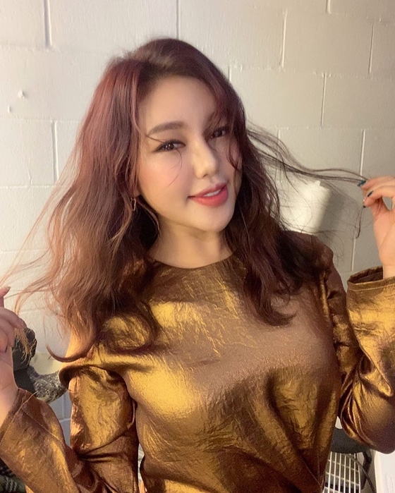 Song Ga-in unveils first photo shoot...Butterfly Sexy! Trot singer Song Ga-in Butterfly, and Yoon Min Soo also released a surprise sexy picture.Song Ga-in posted a picture and a picture on his instagram on the afternoon of the 12th, First photo shoot! Evil!In the public photos, Song Ga-in is a golden costume and dark makeup. Especially, the makeup style that was not usually seen emphasized Song Ga-ins sexy.After the photo was released, Butterfly admired Sexy! and Yoon Min Soo said, Who are you? Is that the person I know? And fans also said, Big hit!Im pretty, I congratulate you on the picture, and so on.