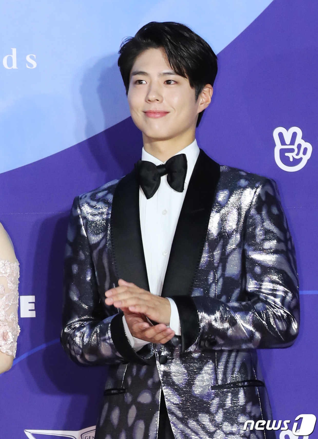 Seoul=) = Actor Park Bo-gum is reviewing A house theater Come back.On the 13th, Park Bo-gum agency Blossom Entertainment official said, We are proposing and reviewing the drama Youth Record.If the appearance is confirmed, Park Bo-gum backs Come in acting in about a year since his boyfriend last January.The TVN new drama Youth Record, which is scheduled to air next year, tells the story of youths in the model world.Director Ahn Gil-ho, who wrote Doctors and The Temperature of Love, makes a story and directs Secret Forest and Memories of Alhambra Palace, catches megaphone.Park So-dam was the heroine who will meet Park Bo-gum.