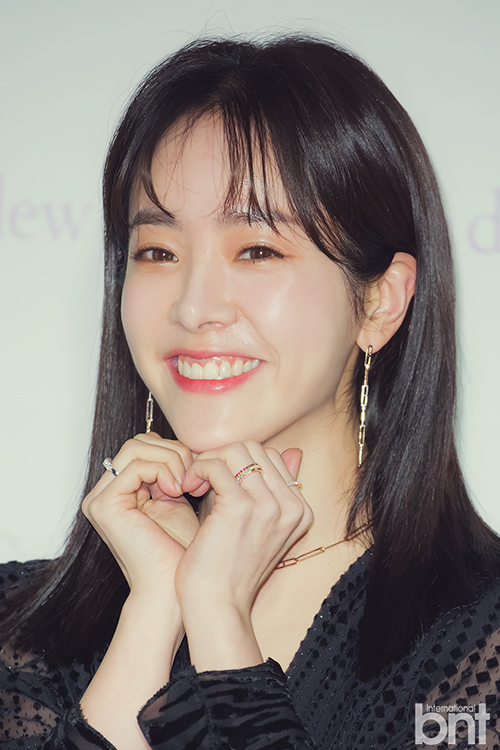 The 30th anniversary was founded by the local Jewelry Brand GoldendewIn commemoration of the event, the Diamond is You The talk concert photo call event was held at CGV in Apgujeong, Gangnam-gu, Seoul on the afternoon of the 12th.Actor Han Ji-min has photo time.news report