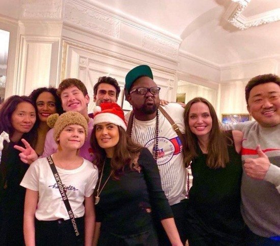 The film The Eternals (director Chloe Zhao) team had a warm year-end.Kumail Nanjiani unveiled the end-of-year party scene on his Twitter Inc. on the 13th (Korea time).She posted a photo with the main characters Angelina Jolie, Ma Dong-Seok and Richard Madden.The look of Jolie and Ma Dong-Seok caught the eye: The pair were affectionately shouldered and photographed; Ma Dong-Seok is beaming with a thumbs up.Meanwhile, The Eternals is a film based on Jack Kirbys comic book, about what happens when the immortal race The Eternals fight against Billen Debianz.It will be released on November 6 next year.