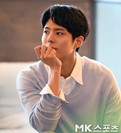 Actor Park Bo-gum is considering appearing in the drama Youth Records.Blossom Entertainment, a subsidiary company, said on the afternoon of the 13th, Park Bo-gum is being reviewed after being proposed to appear in TVNs new drama Youth Records.Youth Record is a drama depicting the growth of youths in the background of the model world.Writer Ha Myung-hee, who wrote SBS Doctors and Love Temperature, and PD An Gil-ho, who was in charge of TVN Secret Forest and Memories of Alhambra Palace, coincided.If Park Bo-gum confirms his appearance in Youth Records, it will be the return of the small screen for about a year after the TVN drama Boyfriend, which ended in January.Meanwhile, Park is about to release the movie Seo Bok.