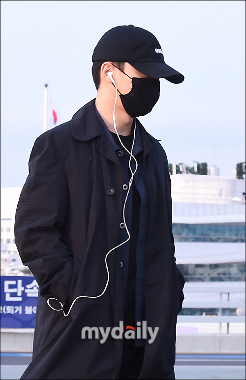 EXO Chen is leaving for Malaysia Kuala Lumpur through the Incheon International Airport on the afternoon of the 13th for overseas schedule.