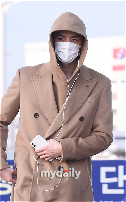 EXO Sehun is leaving for Kuala Lumpur, Malaysia, on the afternoon of the 13th through the Incheon International Airport for overseas schedule.