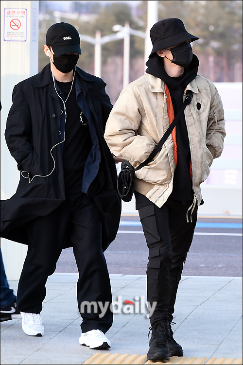 EXO Chen and Baekhyun are leaving for Kuala Lumpur, Malaysia, on the afternoon of the 13th through the Incheon International Airport for overseas schedule.