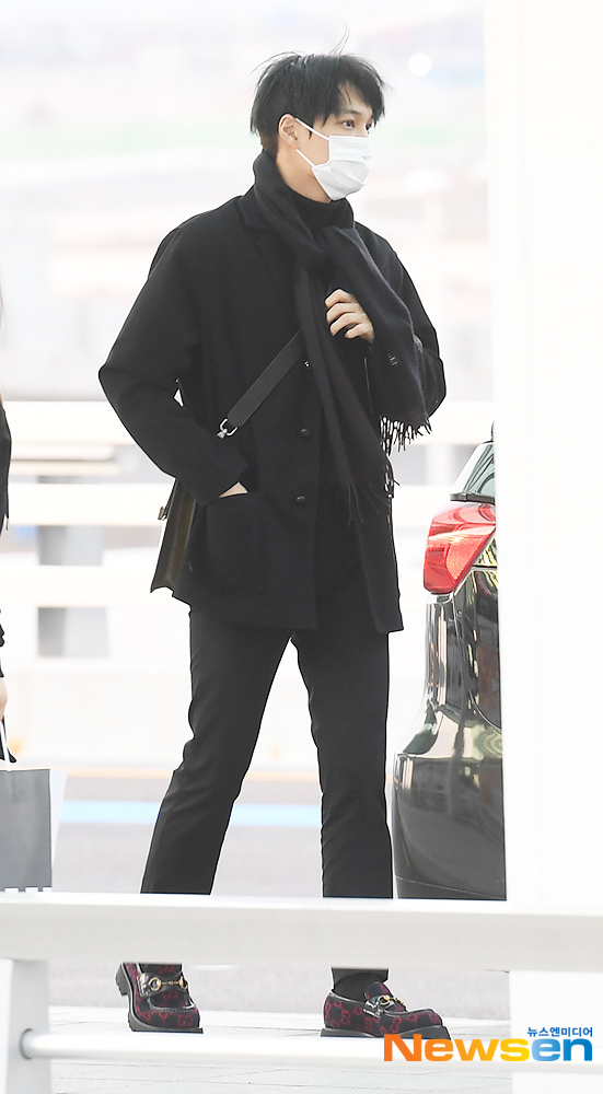 Group EXO (EXO) Kai leaves for Kuala Lumpur via the Incheon International Airport in Unseo-dong, Jung-gu, Incheon, on December 13 afternoon.useful stock